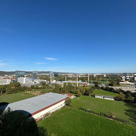 Appartamento Three Towers With Beautiful View And Parking! Bratislava Esterno foto