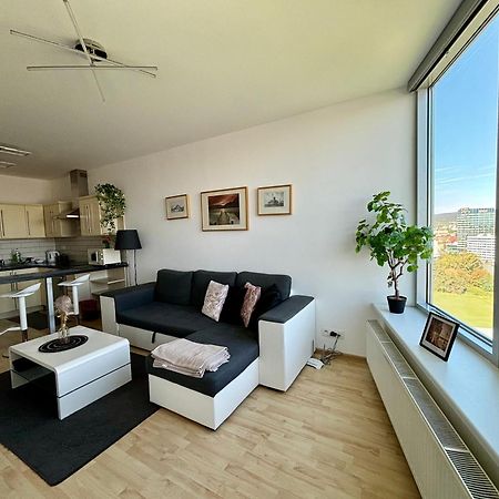 Appartamento Three Towers With Beautiful View And Parking! Bratislava Esterno foto