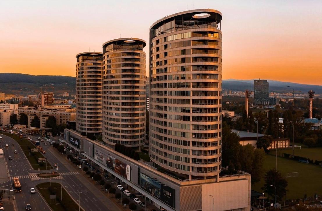 Appartamento Three Towers With Beautiful View And Parking! Bratislava Esterno foto