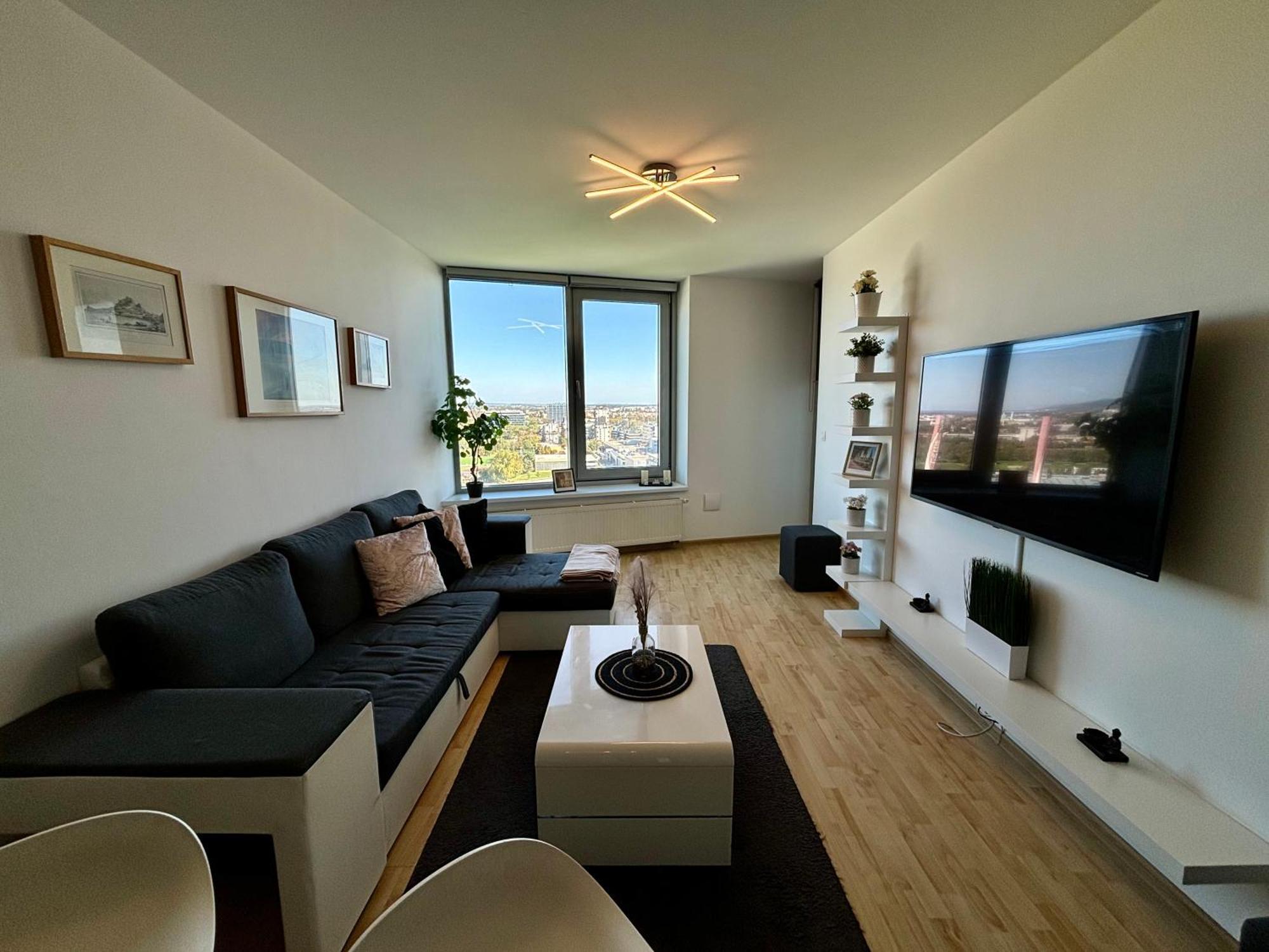 Appartamento Three Towers With Beautiful View And Parking! Bratislava Esterno foto
