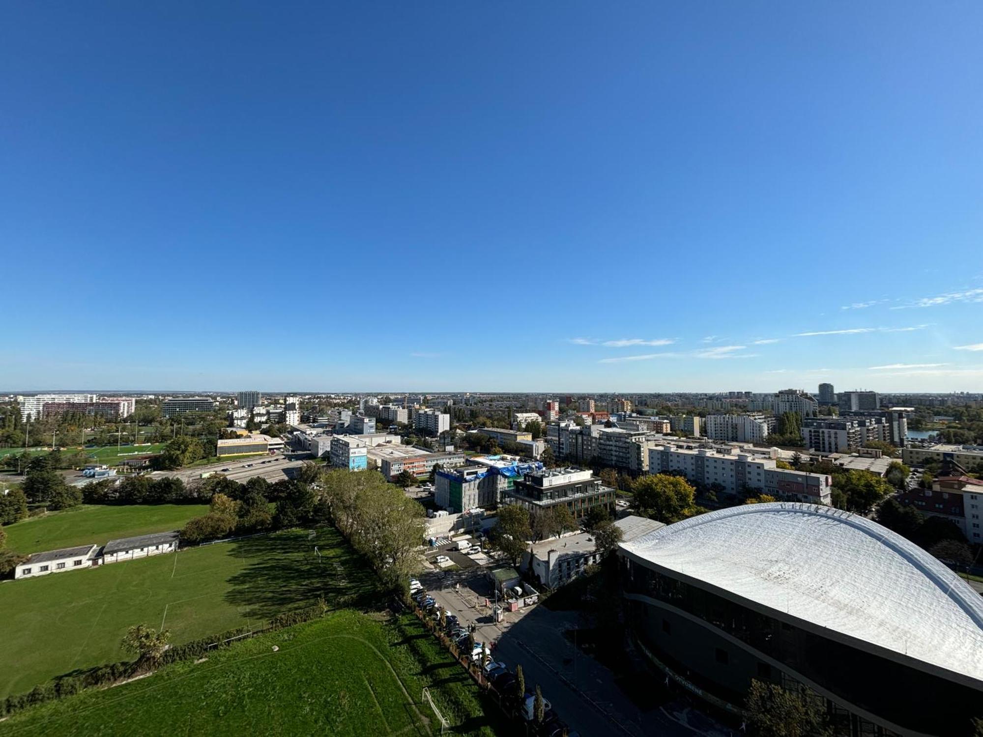 Appartamento Three Towers With Beautiful View And Parking! Bratislava Esterno foto