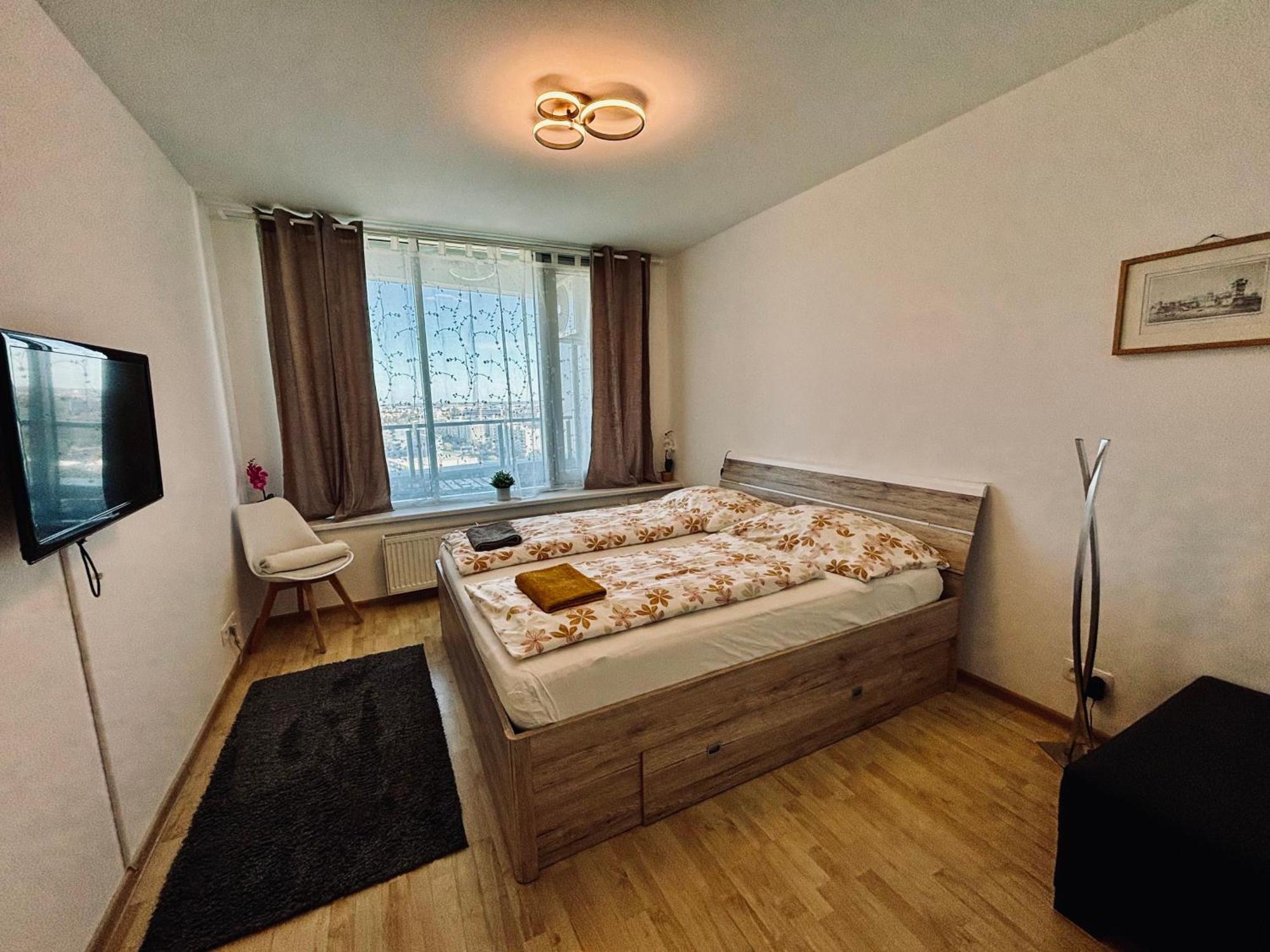 Appartamento Three Towers With Beautiful View And Parking! Bratislava Esterno foto