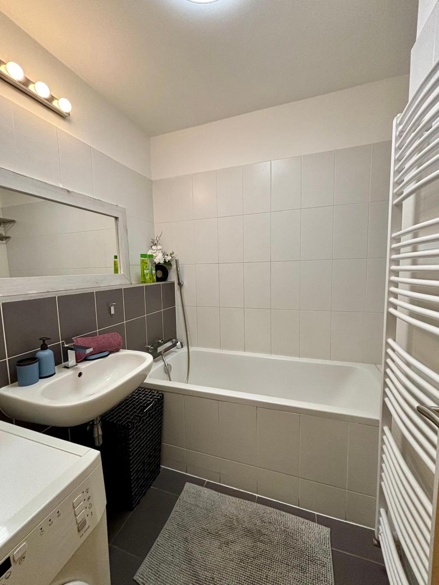 Appartamento Three Towers With Beautiful View And Parking! Bratislava Esterno foto