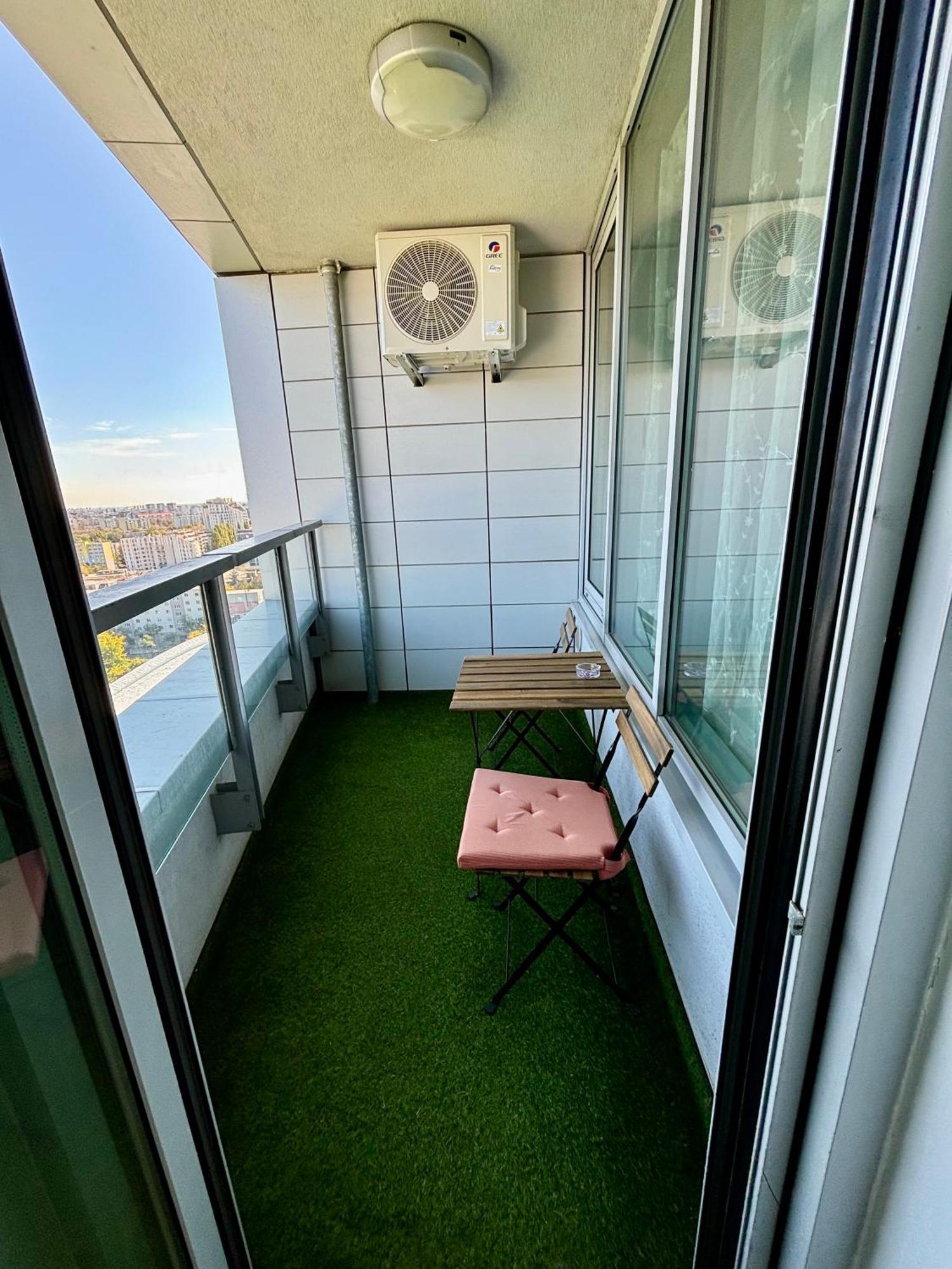 Appartamento Three Towers With Beautiful View And Parking! Bratislava Esterno foto